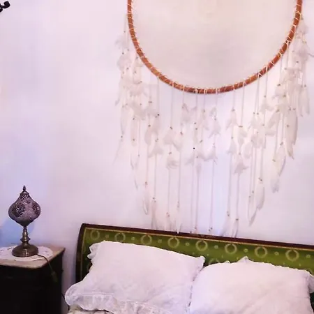 3 Bedrooms With Furnished Garden And Wifi At 9 Km Away From The Beach Вилла Алкобаса